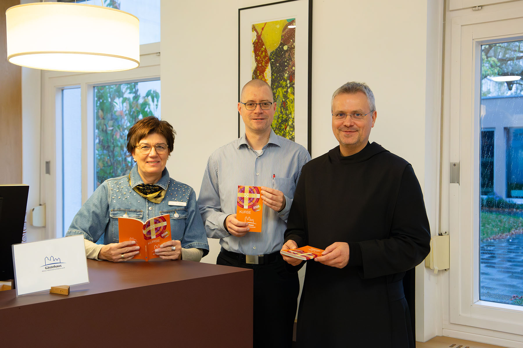 Das Team des Gästehauses präsentiert das Kursprogramm 2026