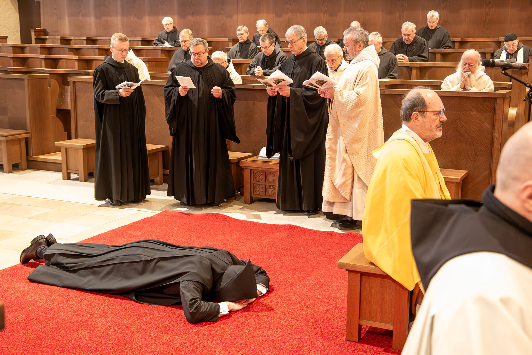 Br. Jan Nepomuk liegt am Boden