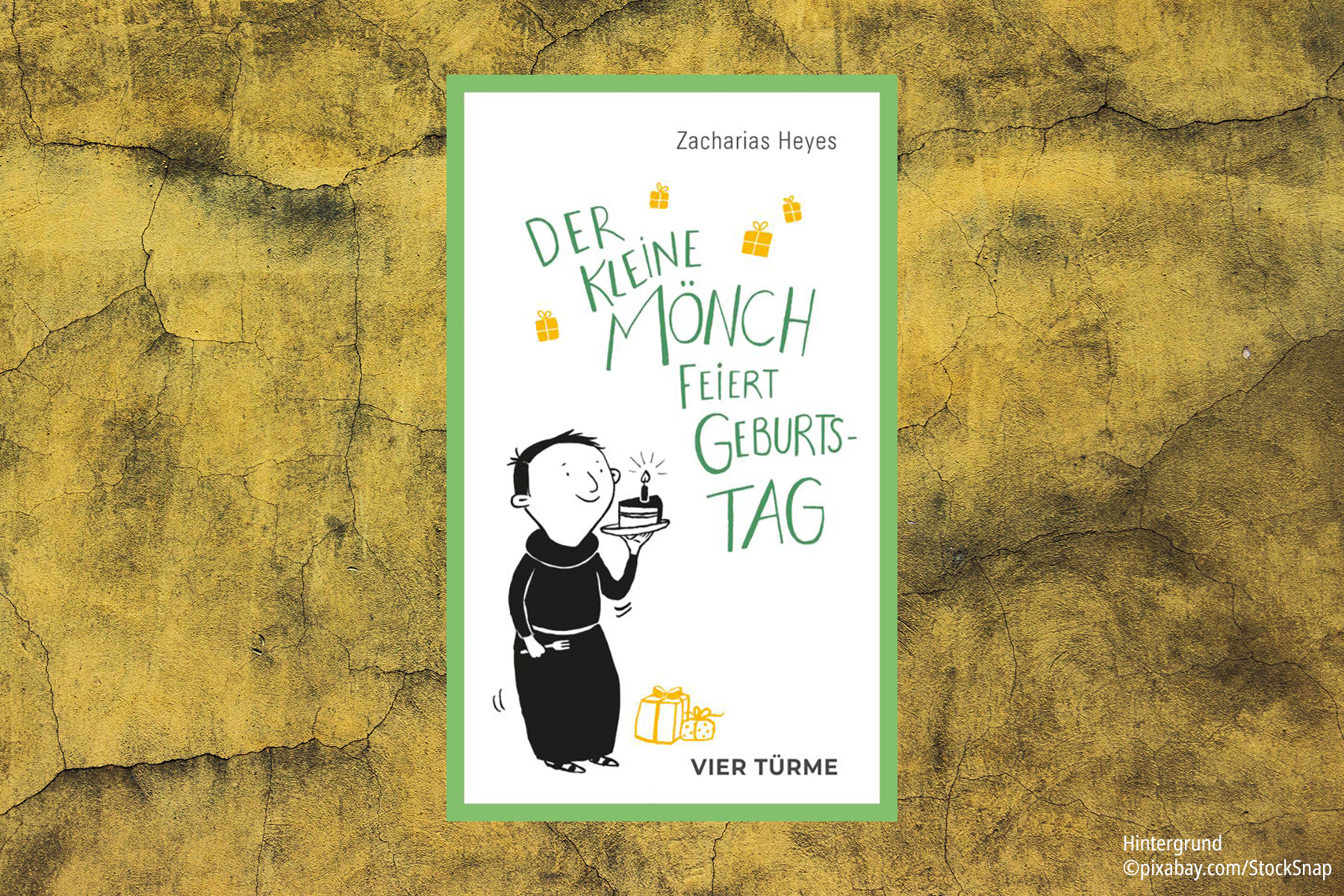 Buch "Der kleine Mönch" vor gelben Wand mit vielen Rissen